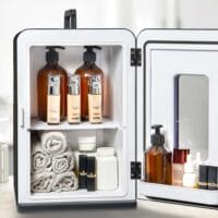 Leiser und tragbarer 2-in-1 Mini-Kühlschrank (15 Liter) für Auto und Büro.