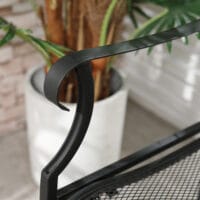 Schwarze, wetterfeste und stabile Gartenbank für zwei Personen.