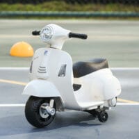 Elektro-Kindermotorrad Vespa mit Stützrädern Weiss