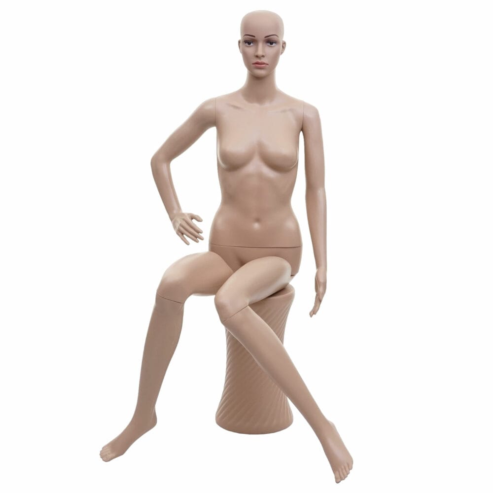Schaufensterpuppe Frau Mannequin sitzend lebensgross