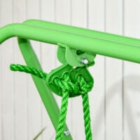 Grüne Babyschaukel 122x146x122cm mit Sicherheitsbügel für sicheres Schaukelvergnügen im Innen- und Aussenbereich.