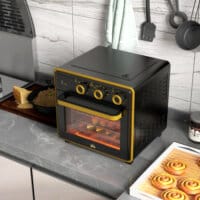 Ein kompakter schwarzer Backofen und Küchenofen mit 20 Litern Fassungsvermögen, 1400W Leistung und Timer.