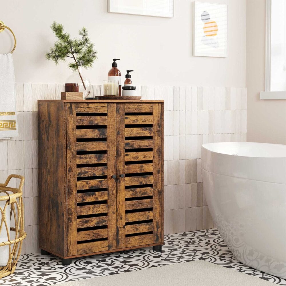 Vintage-Badezimmerschrank mit zwei Lamellentüren, klassisch und charmant.