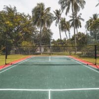 Tragbares Badmintonnetz aus PE, mit zwei einstellbaren Höhen und einer Grösse von 400x60cm, ideal für Spiel und Spass im Freien.