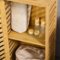 Kompakter Natur Badschrank mit Lamellentür und 2 Fächern