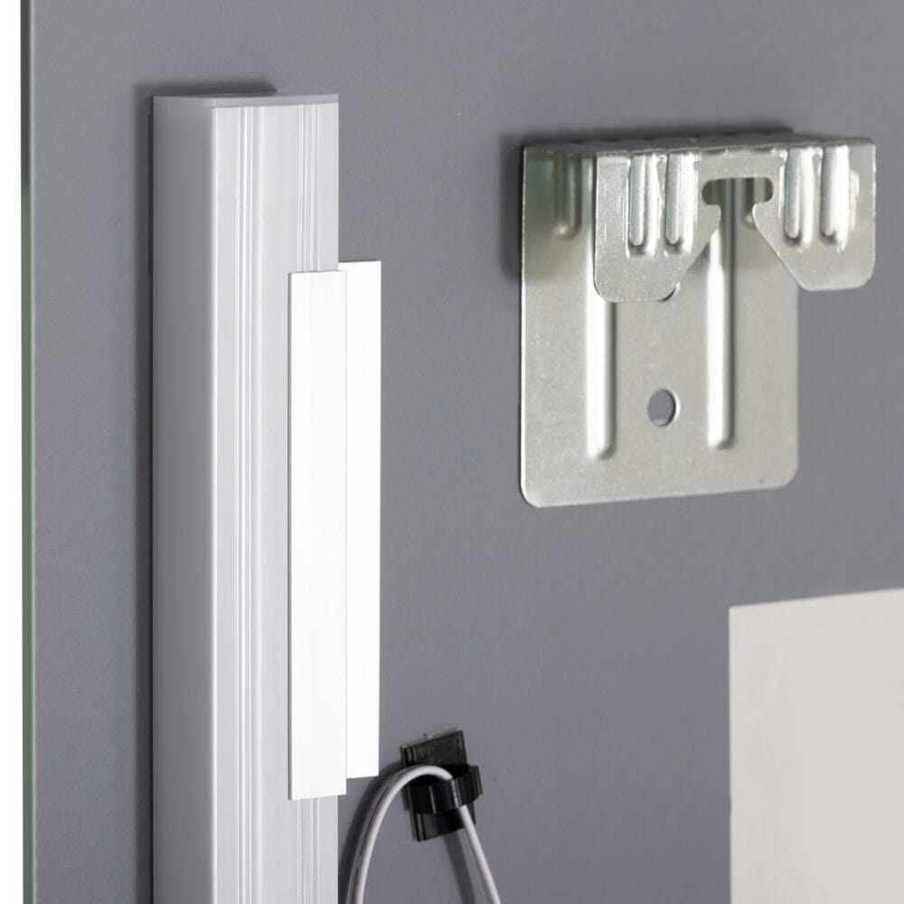Silberner Badspiegel mit LED-Beleuchtung und Touch-Schalter 50x70cm