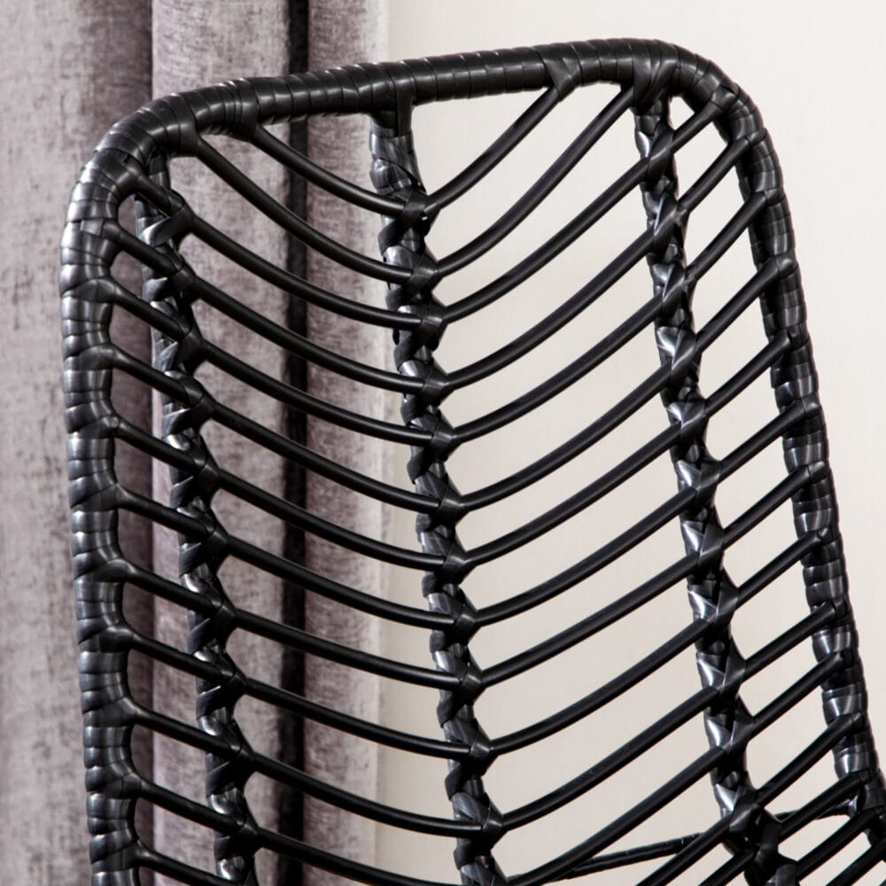 Barhocker 2er-Set 42,5x52x102cm mit Fussstütze Schwarz – Produktfoto zeigt modernes Design, hochwertige Materialien und funktionale Eigenschaften ideal für Wohn- oder Arbeitsbereiche. Perfekt als Einrichtungsinspiration oder zur Produktpräsentation in einem Onlineshop.