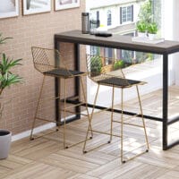 Barhocker 2er-Set 46x56x95cm Fussstütze Gold – Produktfoto zeigt modernes Design, hochwertige Materialien und funktionale Eigenschaften ideal für Wohn- oder Arbeitsbereiche. Perfekt als Einrichtungsinspiration oder zur Produktpräsentation in einem Onlineshop.