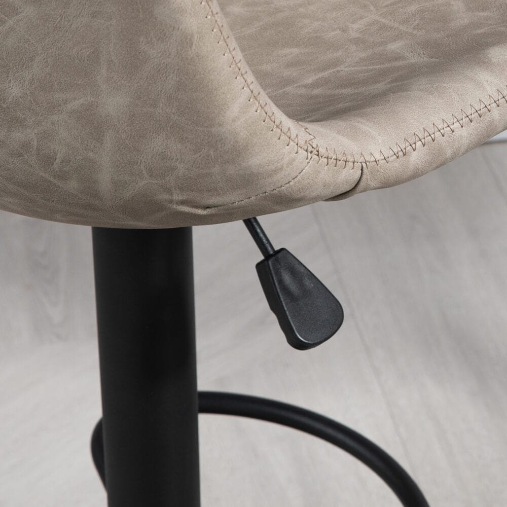 Barhocker 2er-Set drehbar & höhenverstellbar Kunstlederbezug Beige – Produktfoto zeigt modernes Design, hochwertige Materialien und funktionale Eigenschaften ideal für Wohn- oder Arbeitsbereiche. Perfekt als Einrichtungsinspiration oder zur Produktpräsentation in einem Onlineshop.