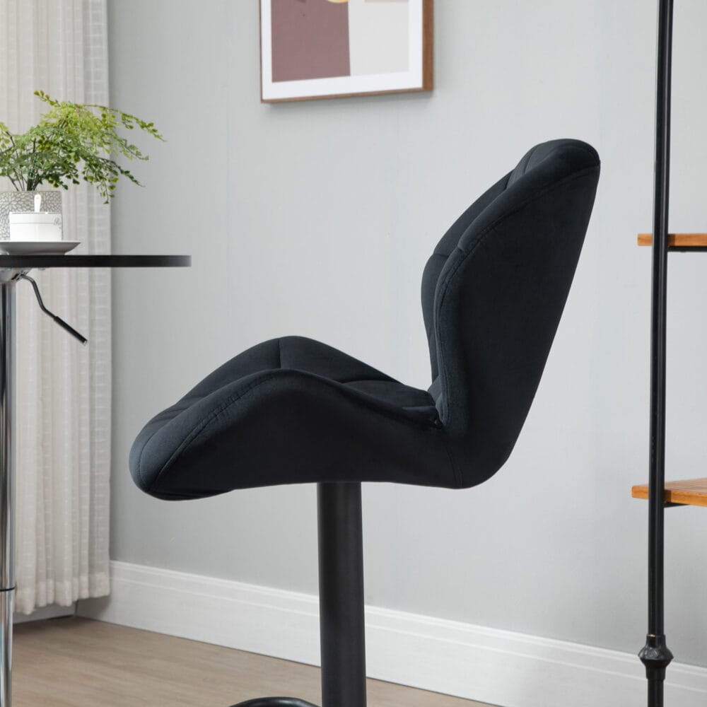 Barhocker 2er-Set drehbar höhenverstellbar Schwarz – Produktfoto zeigt modernes Design, hochwertige Materialien und funktionale Eigenschaften ideal für Wohn- oder Arbeitsbereiche. Perfekt als Einrichtungsinspiration oder zur Produktpräsentation in einem Onlineshop.
