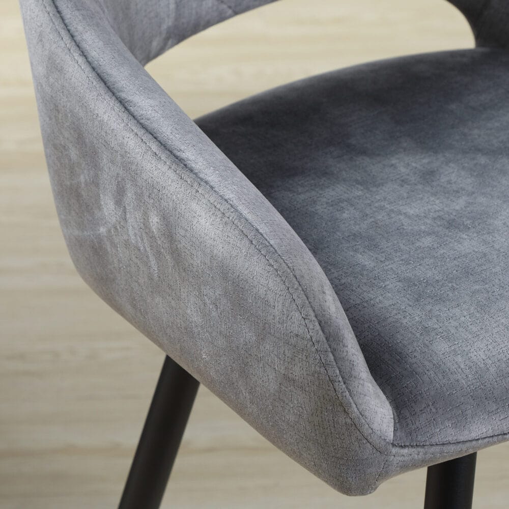 Barhocker 2er-Set mit Fussstütze modern Grau – Produktfoto zeigt modernes Design, hochwertige Materialien und funktionale Eigenschaften ideal für Wohn- oder Arbeitsbereiche. Perfekt als Einrichtungsinspiration oder zur Produktpräsentation in einem Onlineshop.