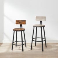 Set aus zwei höhenverstellbaren Barhockern im IndustrialVIBE-Stil mit Metallgestell.