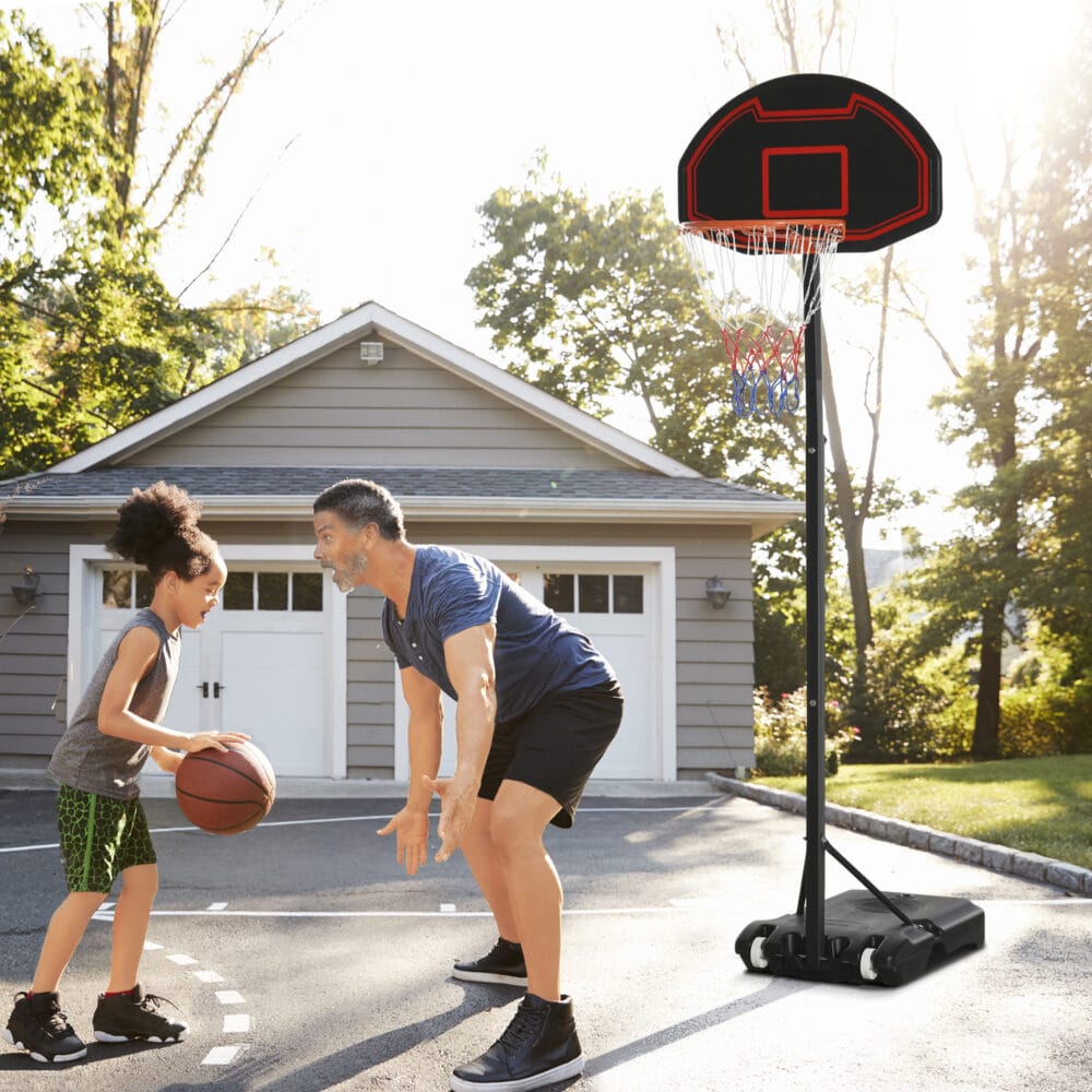 Stabiler, höhenverstellbarer Basketballkorb für den Aussenbereich, konzipiert für Langlebigkeit und intensives Spiel.