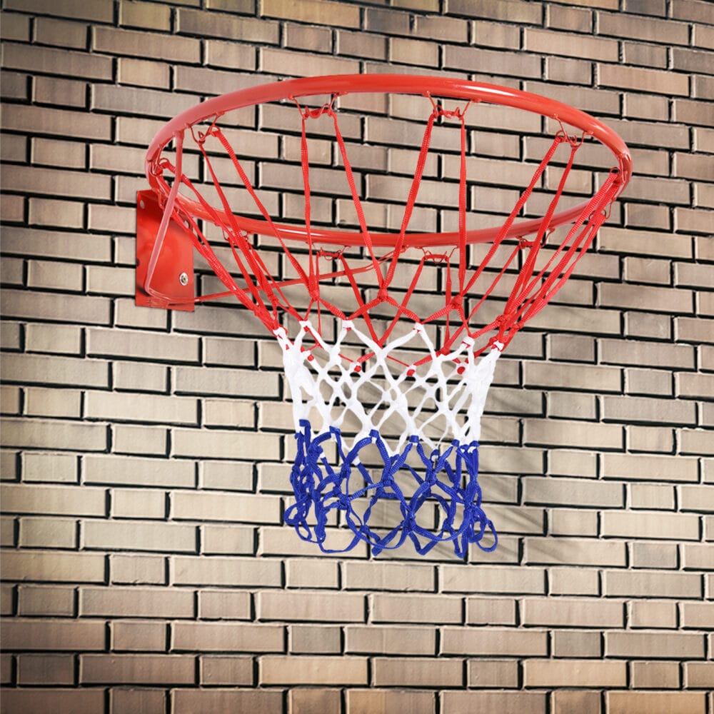 Klassischer Basketballkorb mit Netz aus Stahl und Nylon, ideal für den Aufbau an der Wand oder einem Ständer.