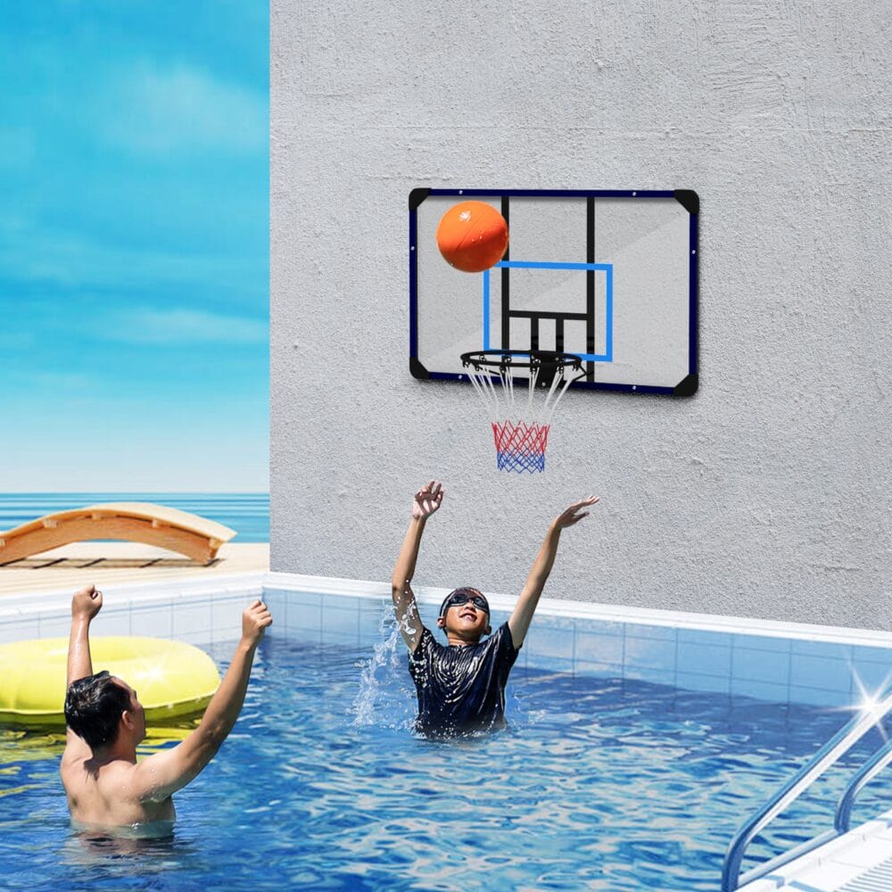 Blauer Basketballkorb zur Wandmontage, ideal für die Installation im Garten oder auf dem Spielplatz.