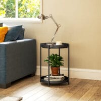 Beistelltisch rund 2 Ablagen 44x44x56cm Schwarz – Produktfoto zeigt modernes Design, hochwertige Materialien und funktionale Eigenschaften ideal für Wohn- oder Arbeitsbereiche. Perfekt als Einrichtungsinspiration oder zur Produktpräsentation in einem Onlineshop.
