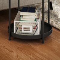 Beistelltisch rund 2 Ablagen 44x44x56cm Schwarz – Produktfoto zeigt modernes Design, hochwertige Materialien und funktionale Eigenschaften ideal für Wohn- oder Arbeitsbereiche. Perfekt als Einrichtungsinspiration oder zur Produktpräsentation in einem Onlineshop.
