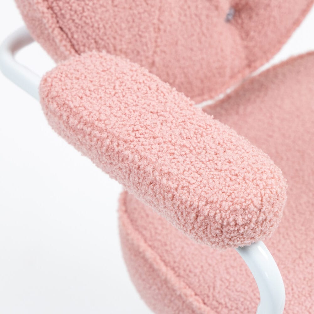 Bürostuhl Teddybärvlies höhenverstellbar Rosa – Produktfoto zeigt modernes Design, hochwertige Materialien und funktionale Eigenschaften ideal für Wohn- oder Arbeitsbereiche. Perfekt als Einrichtungsinspiration oder zur Produktpräsentation in einem Onlineshop.