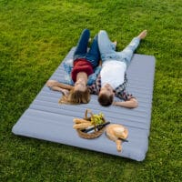 Camping Isomatte selbstaufblasend für 2 Personen, bis 150 kg, Farbe Blau.