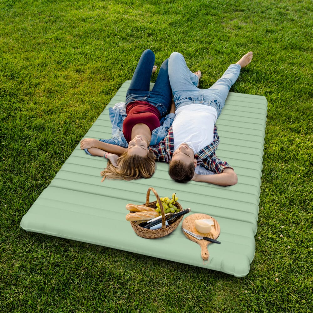 Camping Isomatte selbstaufblasend für 2 Personen, bis 150 kg, Farbe Grün.
