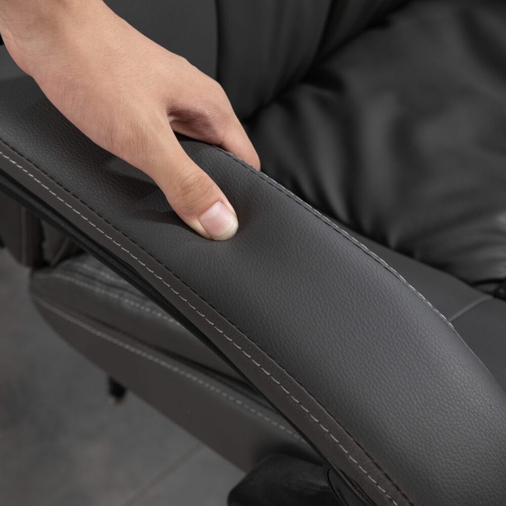 Chefsessel mit Fussstütze & Massagefunktion höhenverstellbar Dunkelgrau – Produktfoto zeigt modernes Design, hochwertige Materialien und funktionale Eigenschaften ideal für Wohn- oder Arbeitsbereiche. Perfekt als Einrichtungsinspiration oder zur Produktpräsentation in einem Onlineshop.