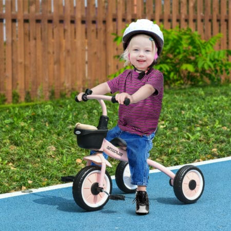 Rosa Dreirad als Kinderfahrzeug mit verstellbarem Sitz, Fahrradkorb und Klingel. Es wächst mit dem Kind mit und ist perfekt für Ausflüge.