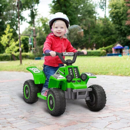 Grünes Elektro-Quad für Kinder mit LED-Beleuchtung und Hupe, erreicht 3 km/h und ist geeignet für 1.5-3 Jahre. Ein spannendes Offroad-Erlebnis für die Kleinsten.