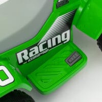 Grünes Elektro-Quad für Kinder mit LED-Beleuchtung und Hupe, erreicht 3 km/h und ist geeignet für 1.5-3 Jahre. Ein spannendes Offroad-Erlebnis für die Kleinsten.