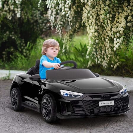 Schwarzes Elektroauto im lizenzierten AUDI RS e-tron GT Design, geeignet für Kinder ab 3 Jahren. Ein luxuriöses Fahrerlebnis für die Kleinsten.