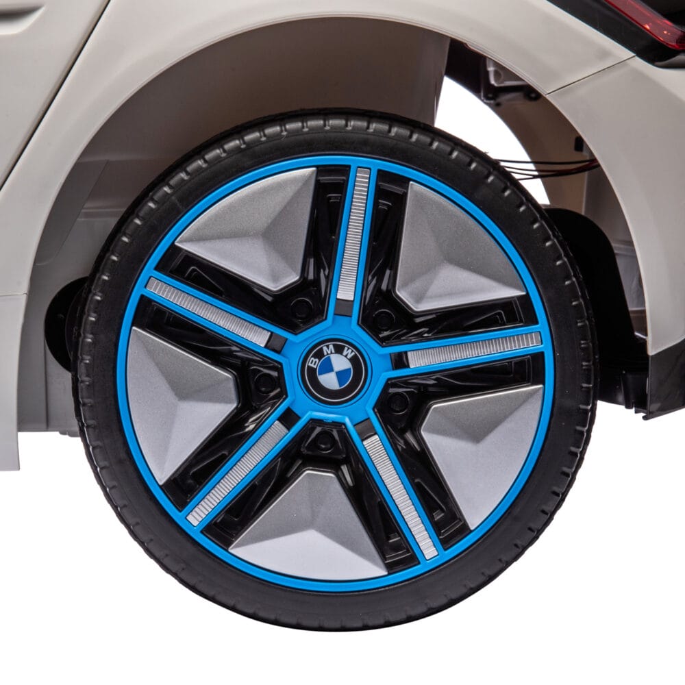Weisses Elektroauto im lizenzierten BMW-Design mit Fernbedienung, ideal für Kinder von 3-5 Jahren. Bietet ein luxuriöses und sicheres Fahrerlebnis.