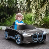 Schwarzes Elektrofahrzeug für Kinder mit MP3-Player und einer Höchstgeschwindigkeit von 5 km/h. Ein modernes Kinderfahrzeug für Spiel und Spass.