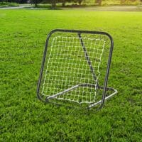 Schwarzer klappbarer Fussball Rebounder mit 5 einstellbaren Stufen, ermöglicht abwechslungsreiches und effektives Training.