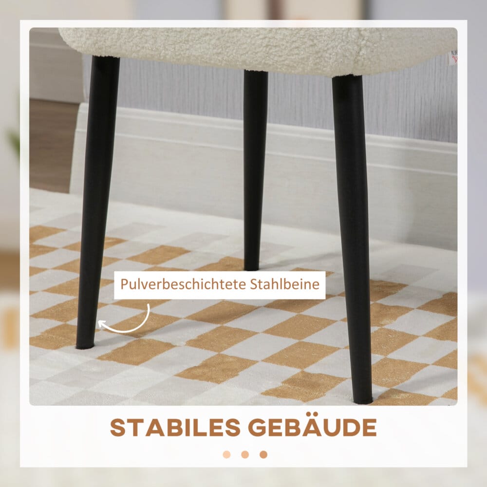 Ein quadratischer Fusshocker in Creme mit Kaschmir-Optik.