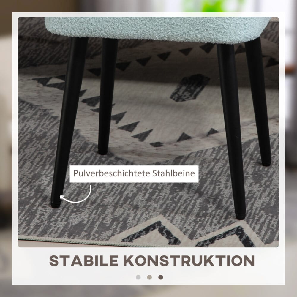 Ein hellblauer, quadratischer Fusshocker in Kaschmir-Optik mit Stahlbeinen.