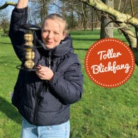 Vogelfutterspender Futtersilo EcoDrop aus Metall für Meisenknödel ohne Netz.
