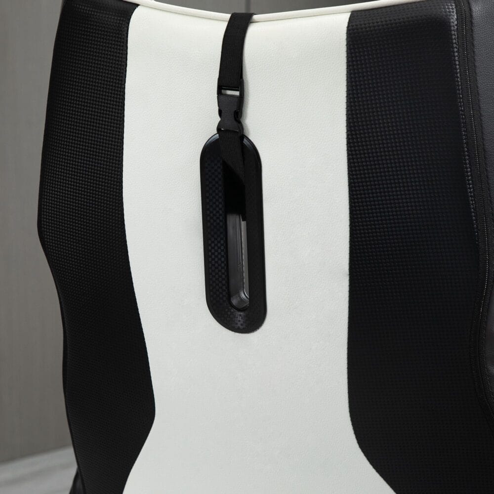 Gamingstuhl ergonomisch Schwarz-Weiss – Produktfoto zeigt modernes Design, hochwertige Materialien und funktionale Eigenschaften ideal für Wohn- oder Arbeitsbereiche. Perfekt als Einrichtungsinspiration oder zur Produktpräsentation in einem Onlineshop.