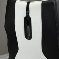Gamingstuhl ergonomisch Schwarz-Weiss – Produktfoto zeigt modernes Design, hochwertige Materialien und funktionale Eigenschaften ideal für Wohn- oder Arbeitsbereiche. Perfekt als Einrichtungsinspiration oder zur Produktpräsentation in einem Onlineshop.