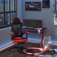 Gamingstuhl mit Fussstütze höhenverstellbar Schwarz-Rot – Produktfoto zeigt modernes Design, hochwertige Materialien und funktionale Eigenschaften ideal für Wohn- oder Arbeitsbereiche. Perfekt als Einrichtungsinspiration oder zur Produktpräsentation in einem Onlineshop.