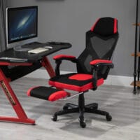 Gamingstuhl mit Fussstütze höhenverstellbar Schwarz-Rot – Produktfoto zeigt modernes Design, hochwertige Materialien und funktionale Eigenschaften ideal für Wohn- oder Arbeitsbereiche. Perfekt als Einrichtungsinspiration oder zur Produktpräsentation in einem Onlineshop.