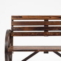 Braune 2-Sitzer Gartenbank aus Tannenholz im Landhausstil.