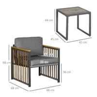 Dreiteiliges graues Gartenmöbel-Set mit Couchtisch und Kissen.