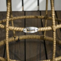 Modernes und gemütliches dreiteiliges Gartenmöbel-Set.