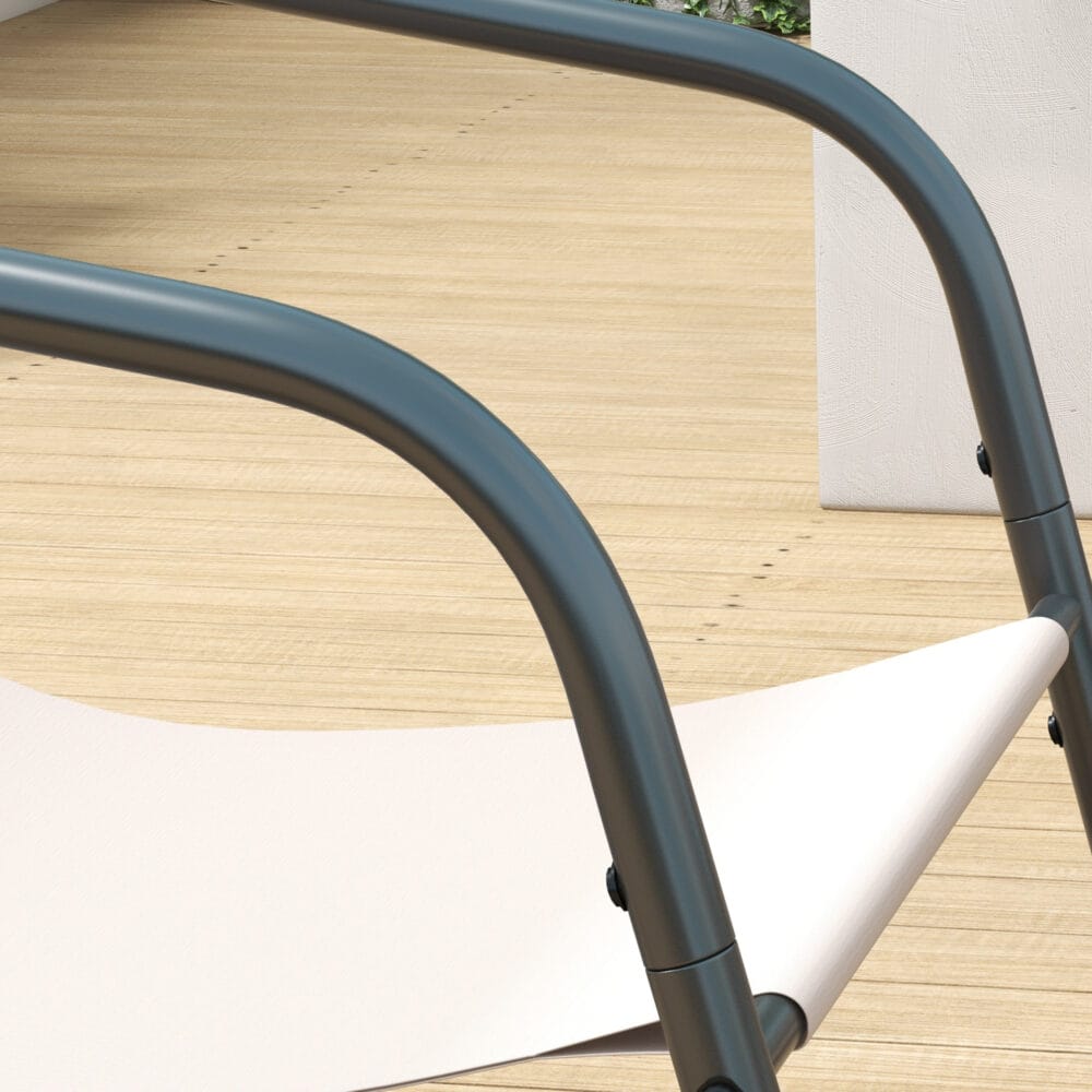 Vierteiliges Gartenmöbel-Set mit zwei Sesseln und einem Tisch mit Hartglasplatte in Creme.