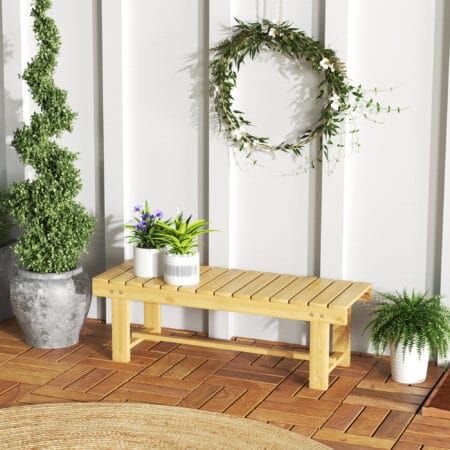 Naturbelassene Massivholz-Gartensitzbank, 2-Sitzer, Maße 110x38x35cm.