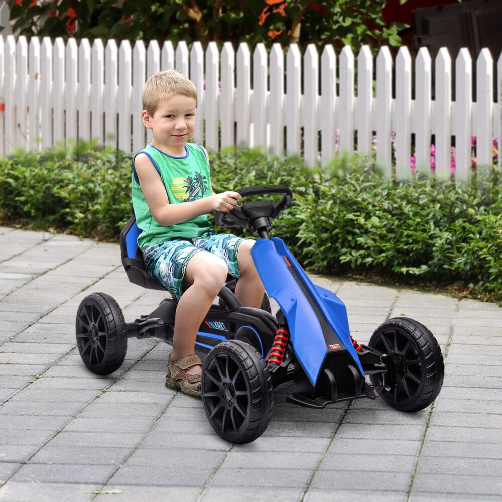 Blaues Gokart als Kinderfahrzeug mit verstellbarem Sitz und Handbremse, geeignet für Kinder von 3-8 Jahren. Fördert sportliche Aktivität und Kontrolle.