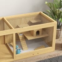 Naturfarbener Hamsterkäfig aus Holz (100cm) mit Spielhaus, Schaukeln & Leitern.