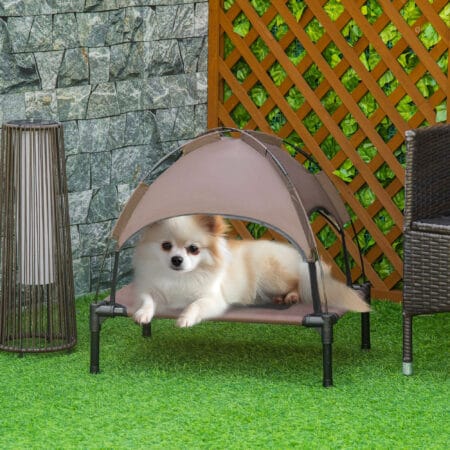 Kaffeefarbenes Outdoor-Haustierbett mit Baldachin.
