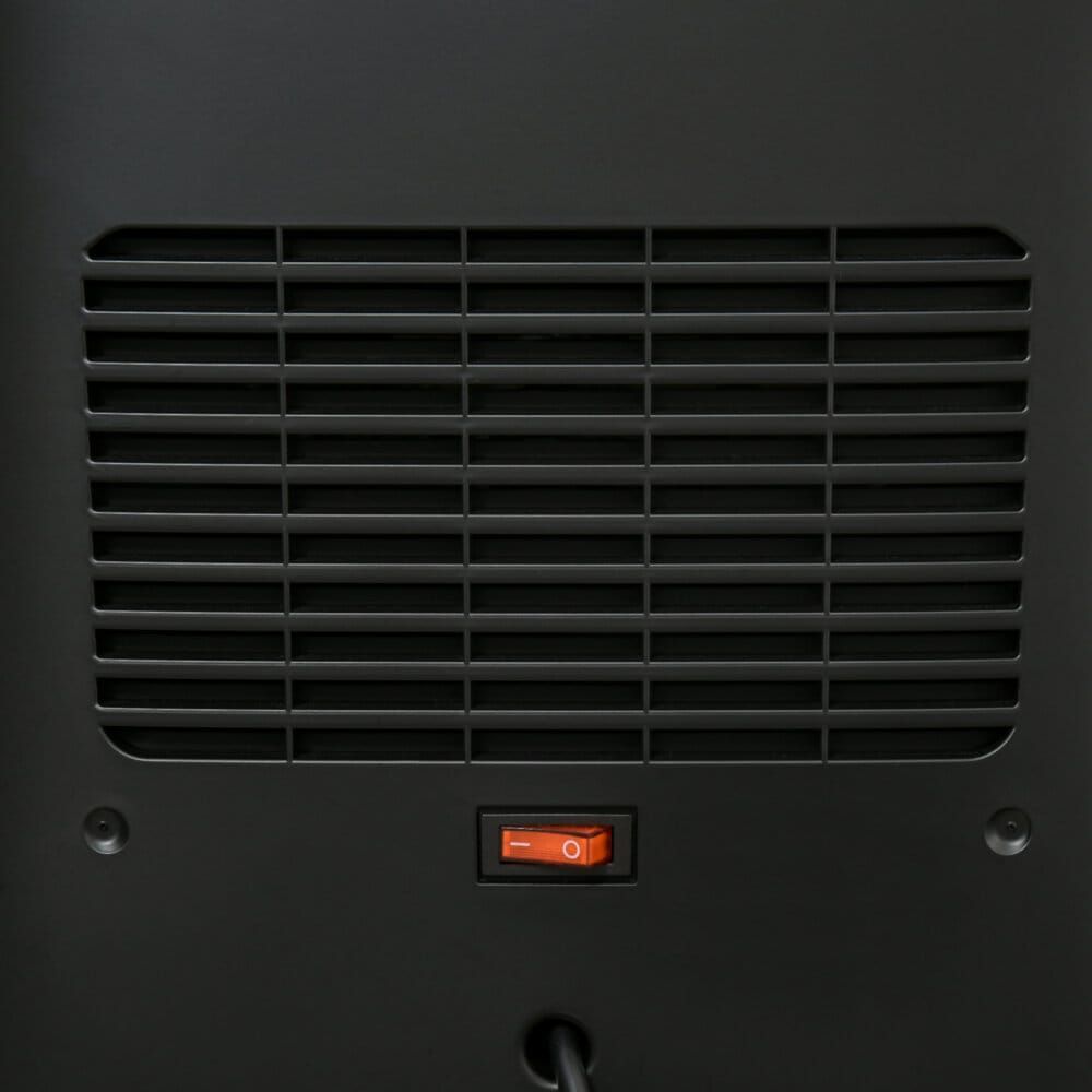 Ein schwarzer Heizlüfter und Heizgerät mit 2000W Leistung und LED-Flammen.