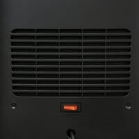 Ein schwarzer Heizlüfter und Heizgerät mit 2000W Leistung und LED-Flammen.