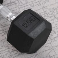 Schwarze Hexagon Kurzhantel 125kg aus Gusseisen mit Gummiüberzug, rutschfest und bodenschonend für Krafttraining.